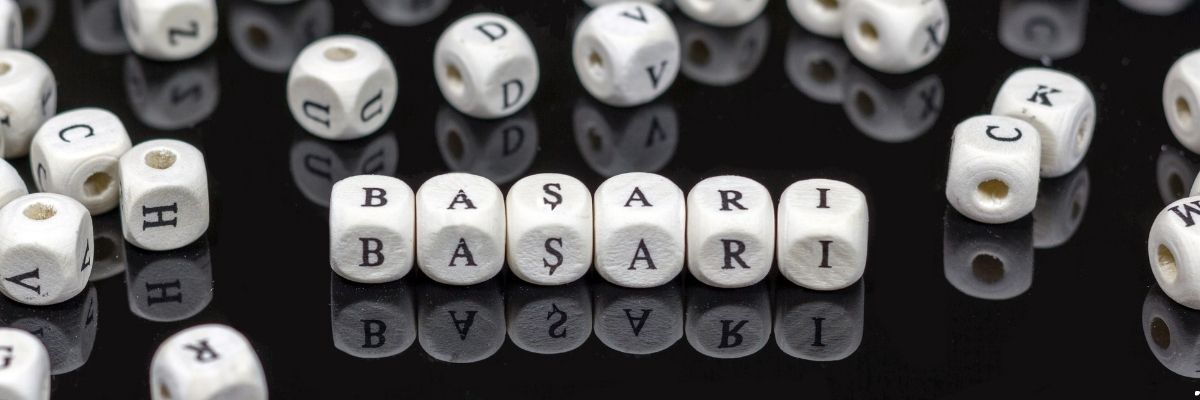 Eğitimle Yükselen Futbolcular: Saha ve Sıra Arası Başarı